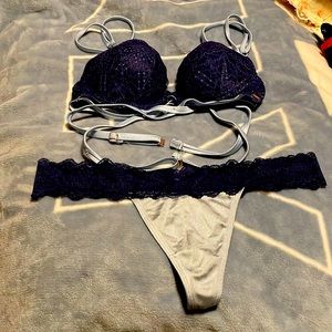 Preowned gr8 condition strappy style bra n thong 34c n sz L panty satin n lace